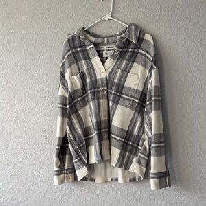 American Eagle Outfitters Gray and Cream Plaid Shacket NWOT